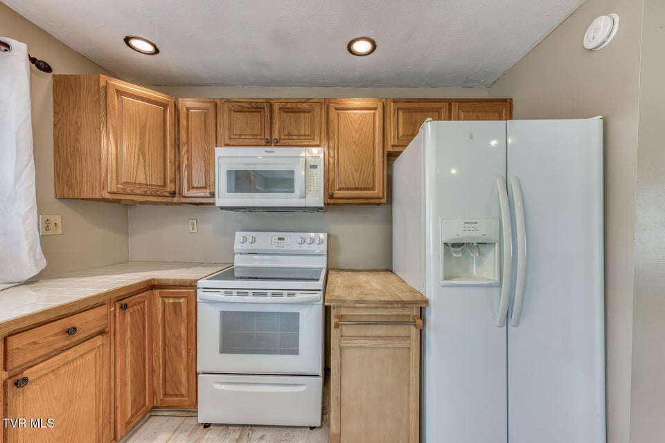 Photo #10: 1069 Jessie Lane