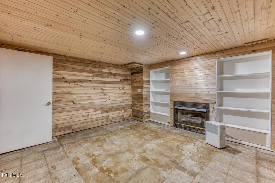 Photo #19: 1069 Jessie Lane