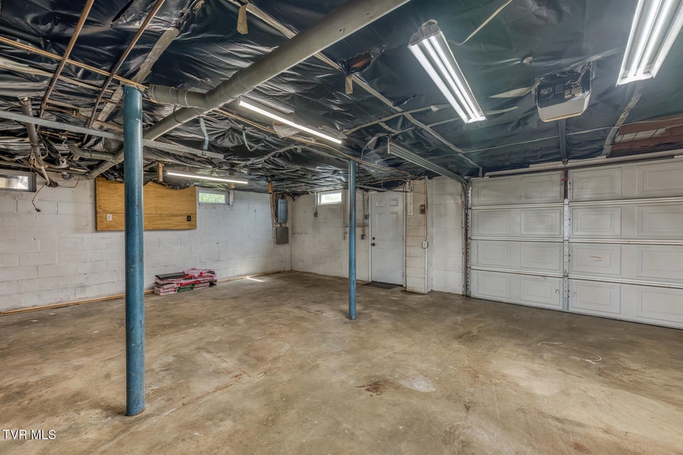 Photo #25: 1069 Jessie Lane