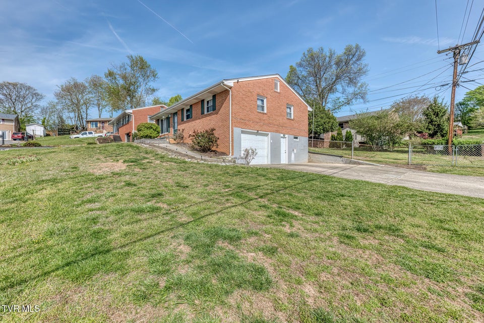 Photo #27: 1069 Jessie Lane