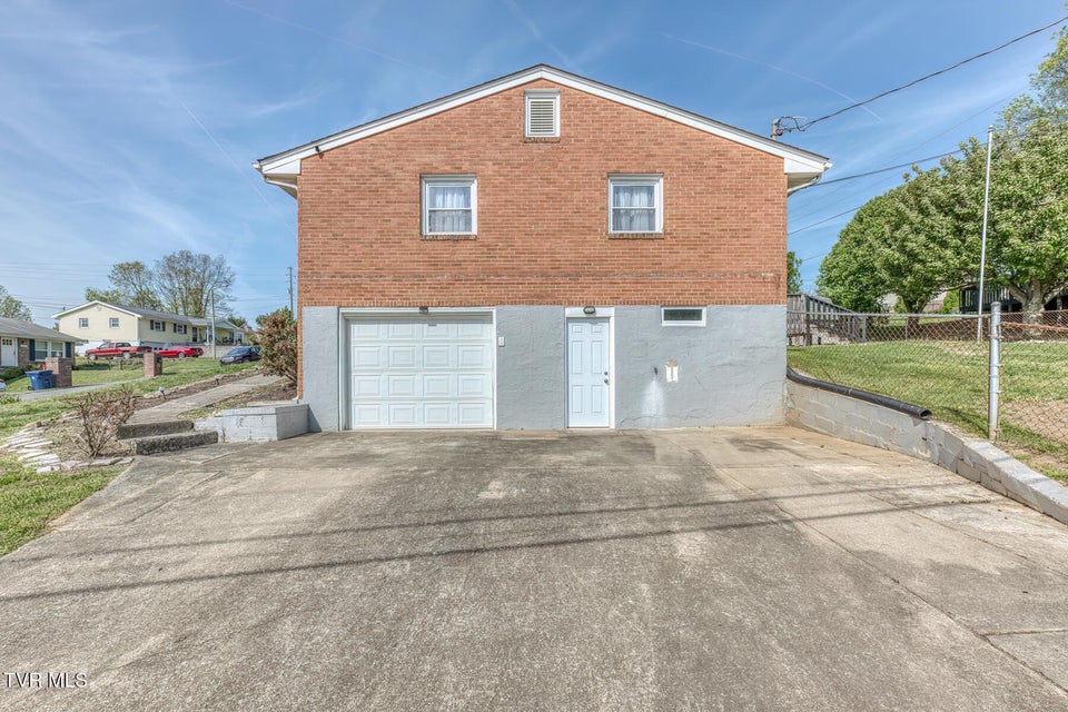 Photo #28: 1069 Jessie Lane