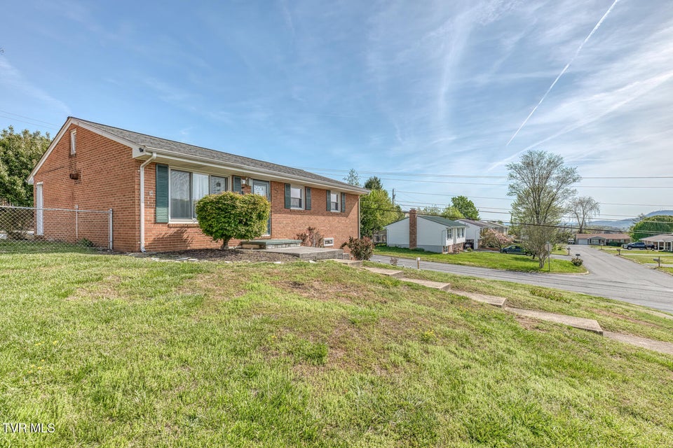 Photo #35: 1069 Jessie Lane