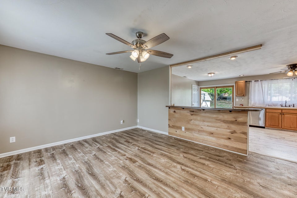 Photo #4: 1069 Jessie Lane