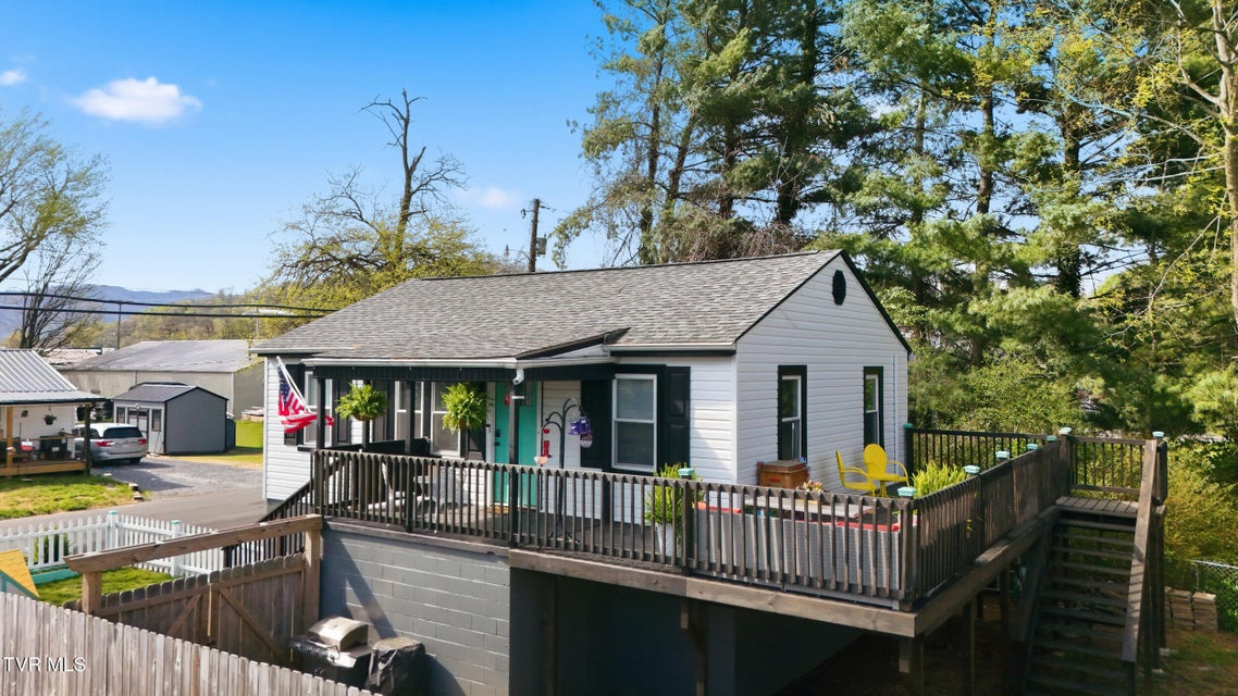 Photo #2: 450 Riverside Drive