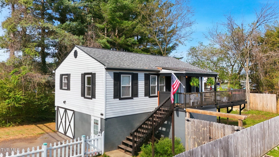 Photo #3: 450 Riverside Drive