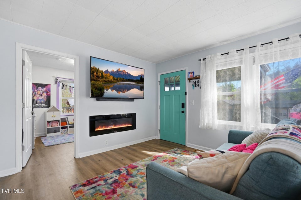 Photo #9: 450 Riverside Drive