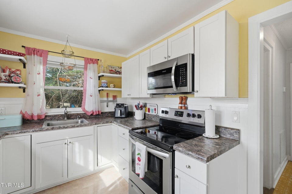 Photo #15: 450 Riverside Drive