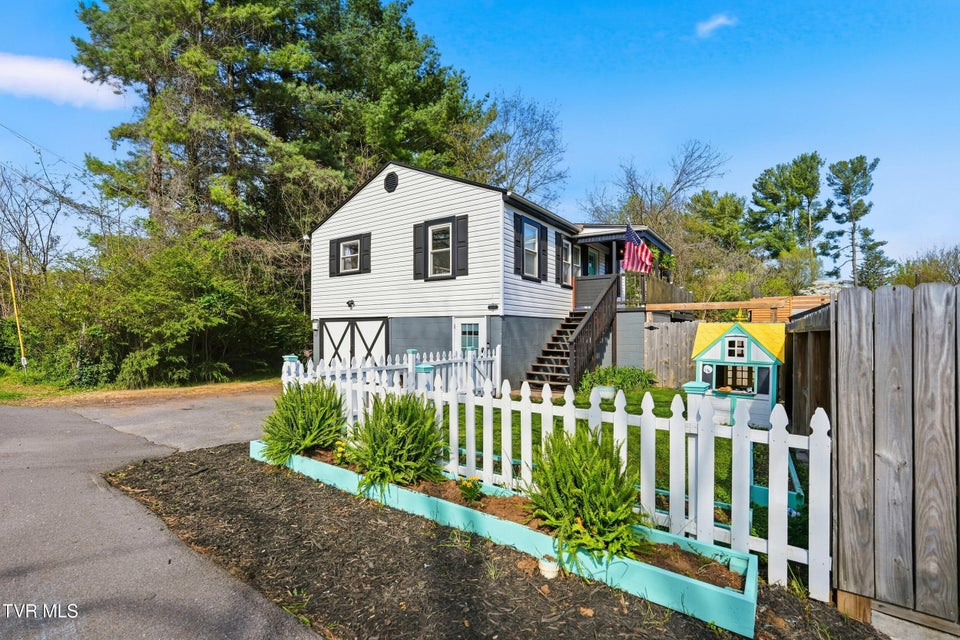 Photo #23: 450 Riverside Drive