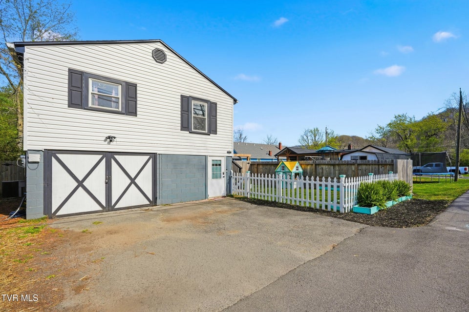 Photo #25: 450 Riverside Drive