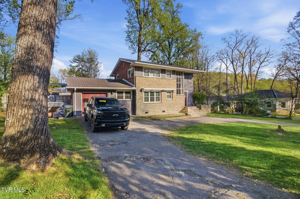 Photo #2: 209 Haynes Boulevard