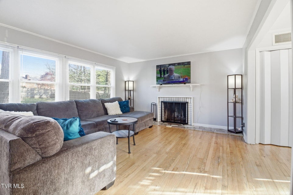 Photo #6: 209 Haynes Boulevard