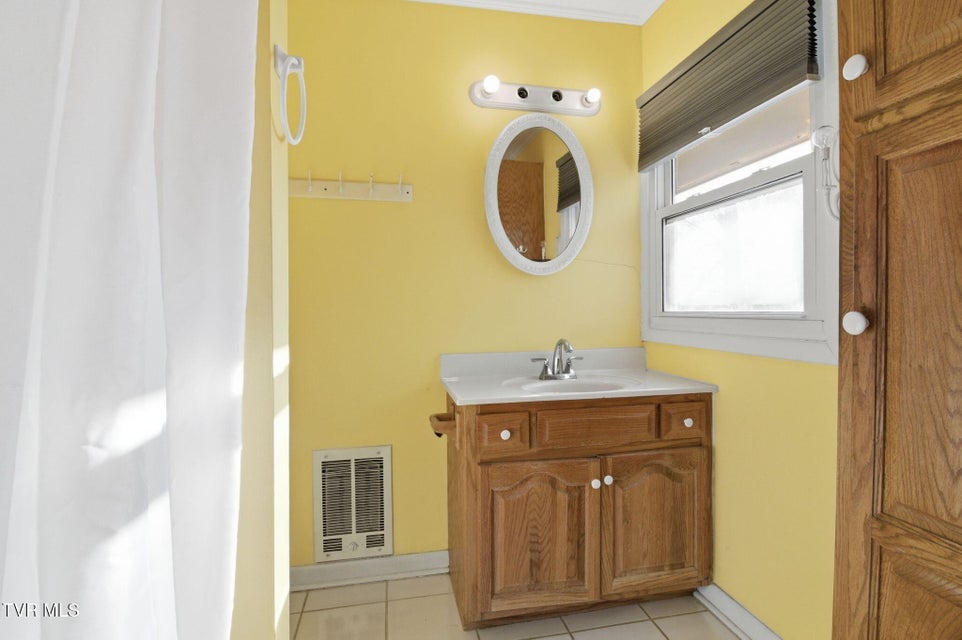 Photo #27: 209 Haynes Boulevard