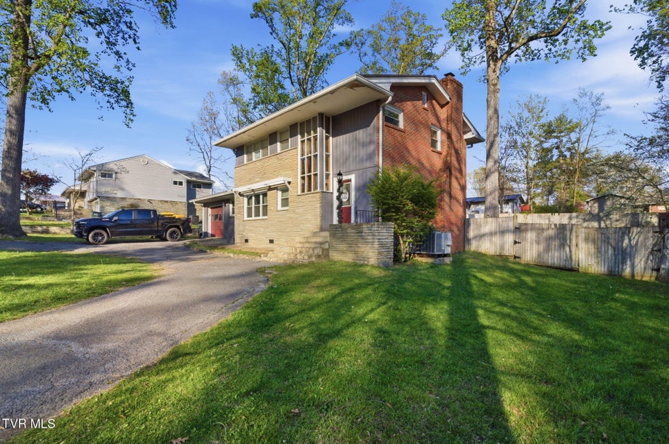 Photo #29: 209 Haynes Boulevard