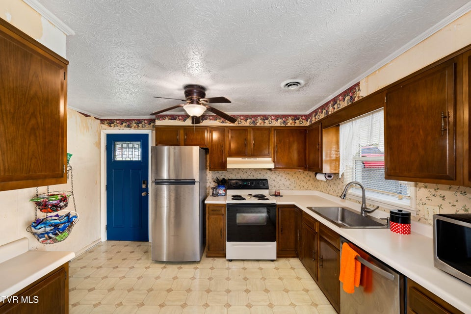 Photo #30: 533 Bellvue Avenue