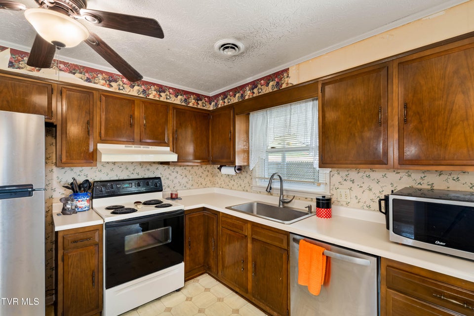 Photo #31: 533 Bellvue Avenue