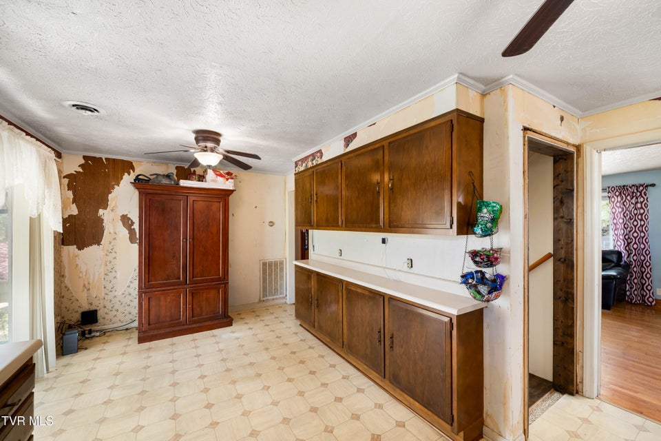 Photo #32: 533 Bellvue Avenue