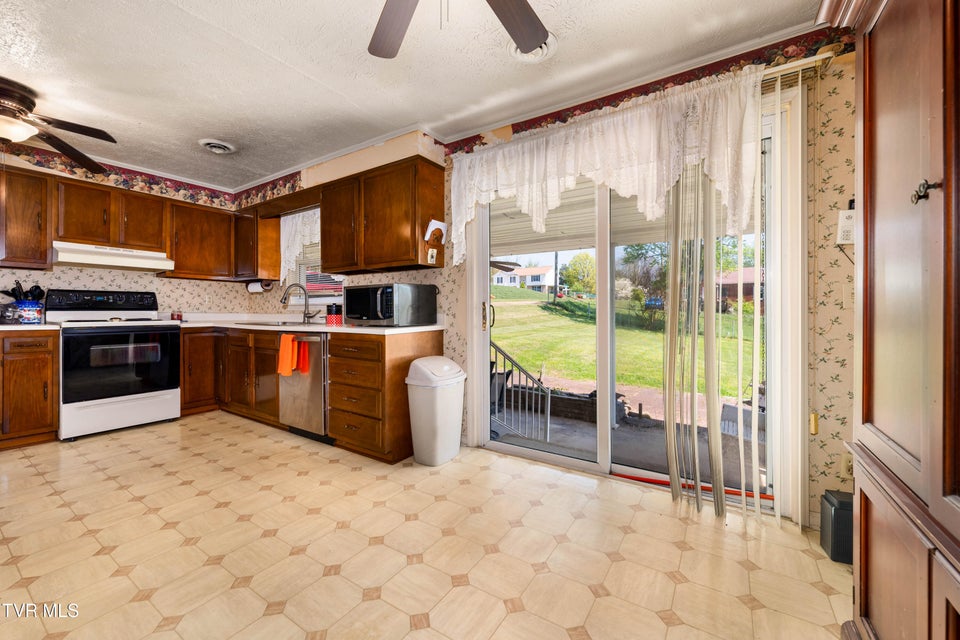 Photo #33: 533 Bellvue Avenue