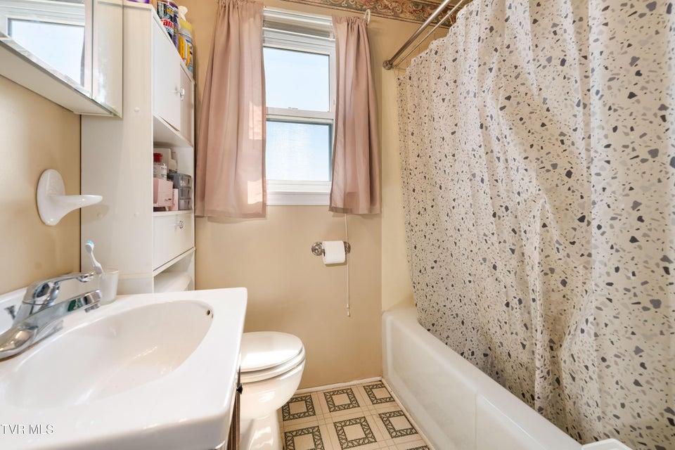 Photo #35: 533 Bellvue Avenue