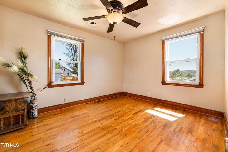 Photo #36: 533 Bellvue Avenue