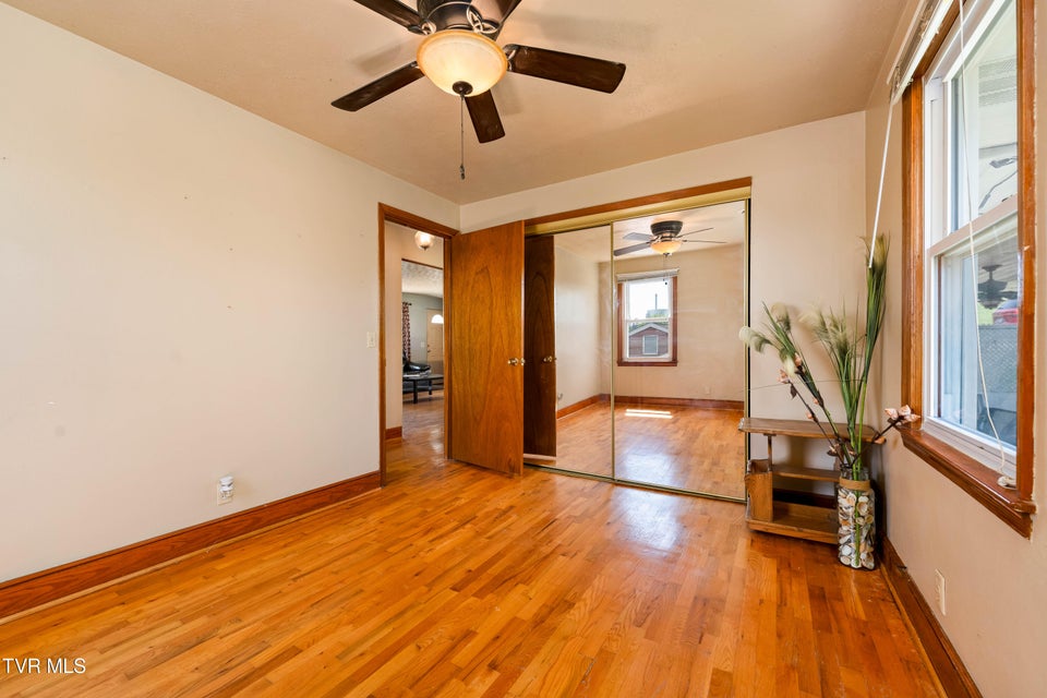 Photo #37: 533 Bellvue Avenue