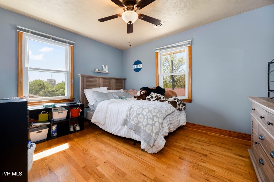 Photo #38: 533 Bellvue Avenue