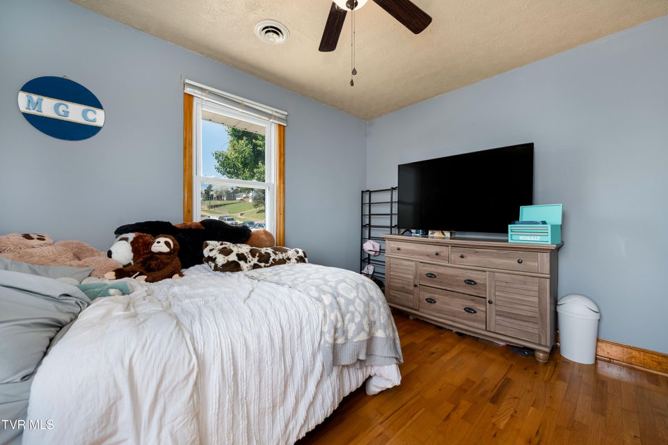 Photo #39: 533 Bellvue Avenue