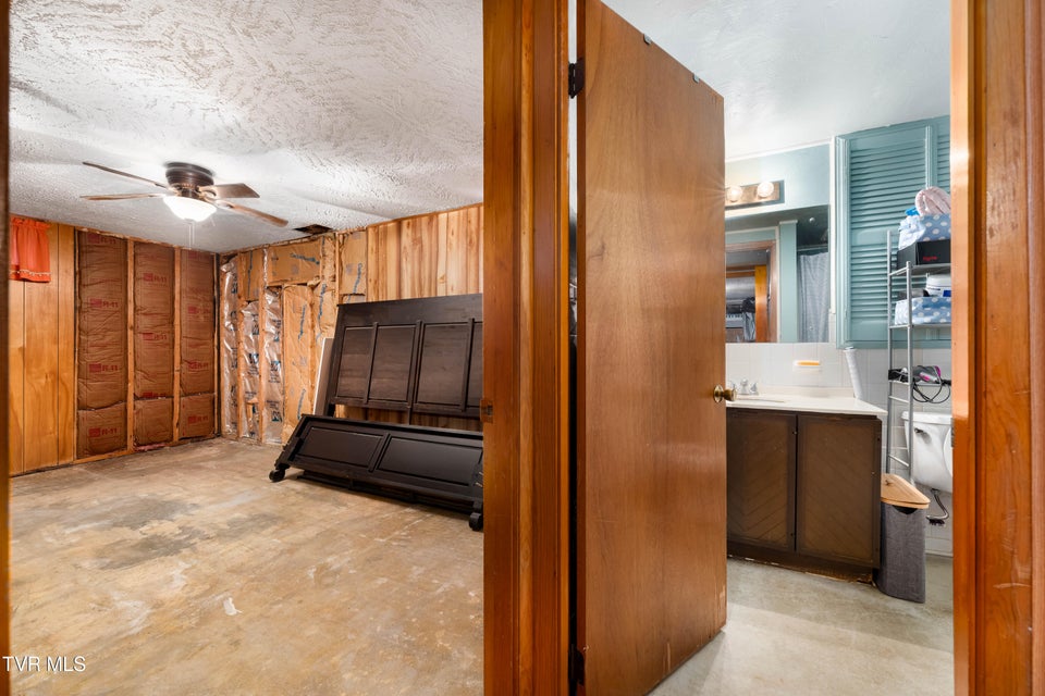 Photo #42: 533 Bellvue Avenue