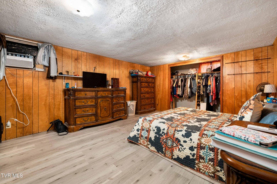 Photo #44: 533 Bellvue Avenue