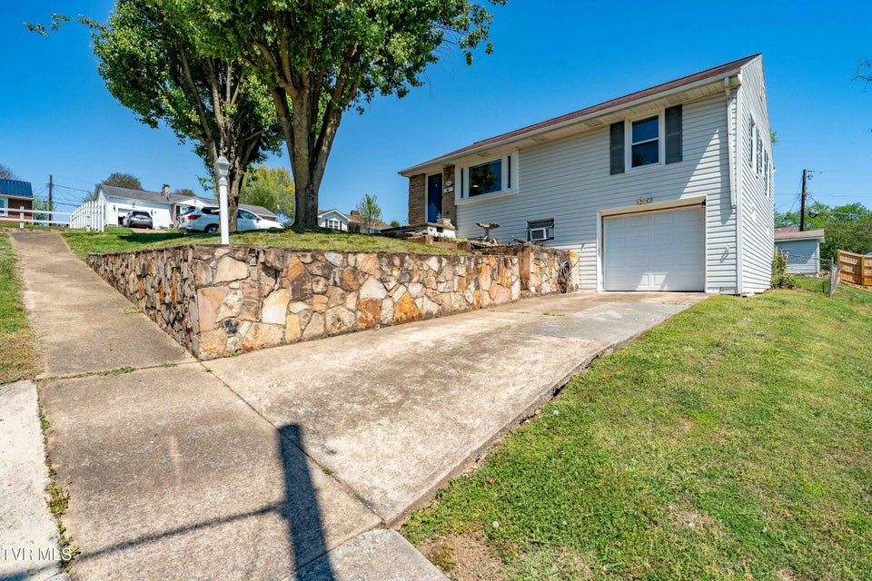 Photo #4: 533 Bellvue Avenue