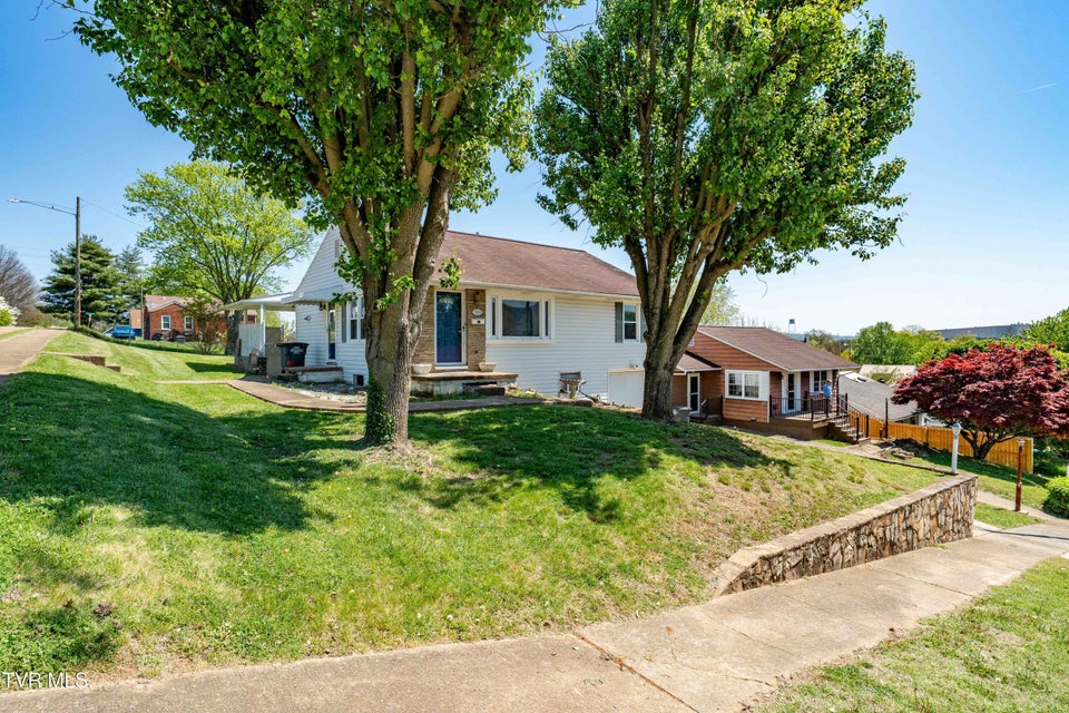 Photo #2: 533 Bellvue Avenue