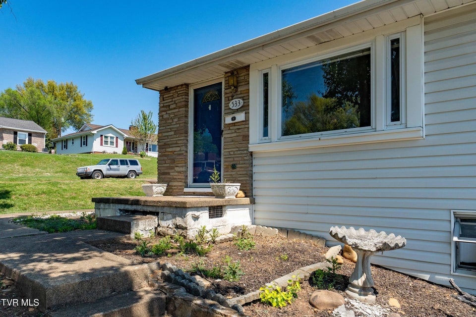 Photo #5: 533 Bellvue Avenue