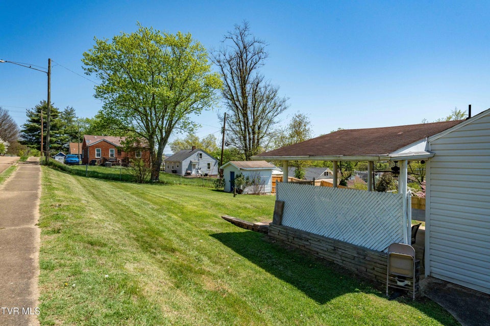 Photo #8: 533 Bellvue Avenue