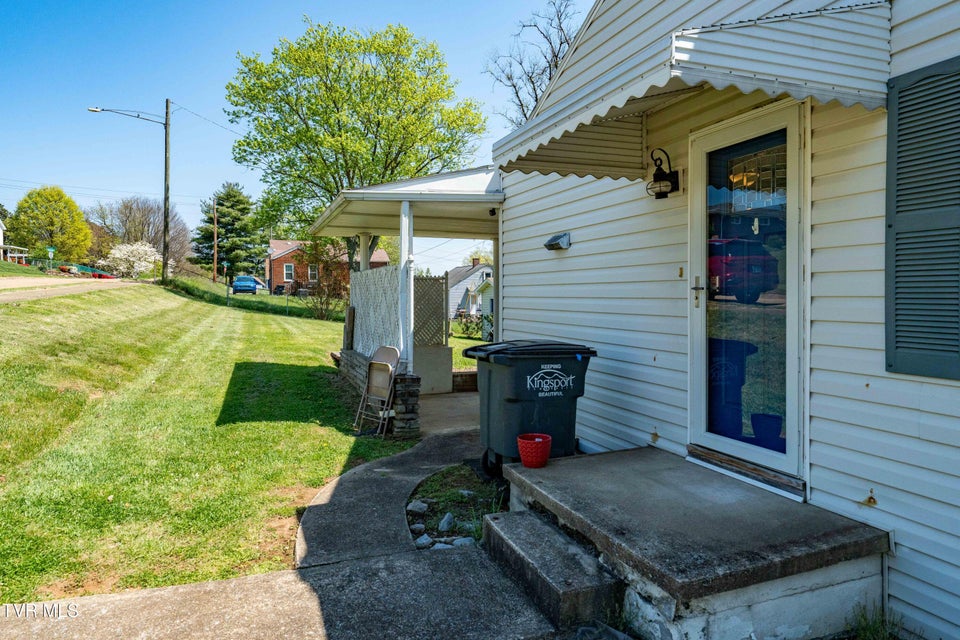 Photo #10: 533 Bellvue Avenue