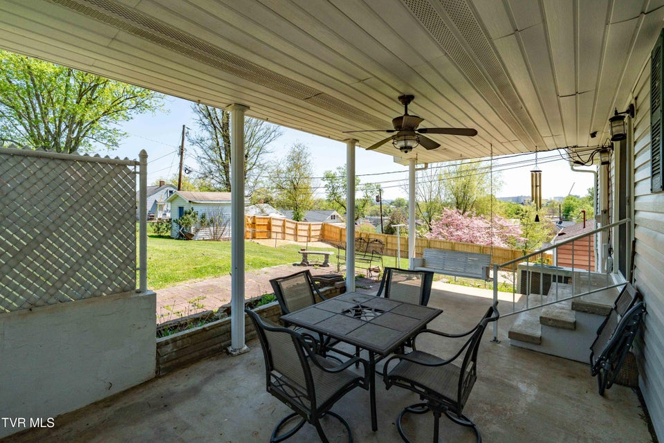 Photo #11: 533 Bellvue Avenue