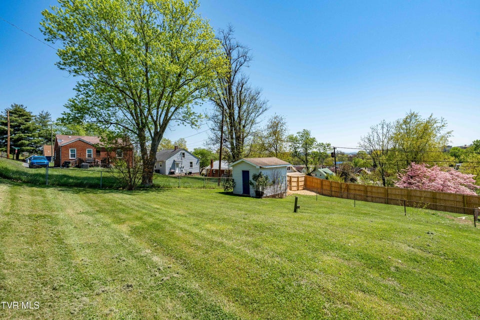 Photo #16: 533 Bellvue Avenue