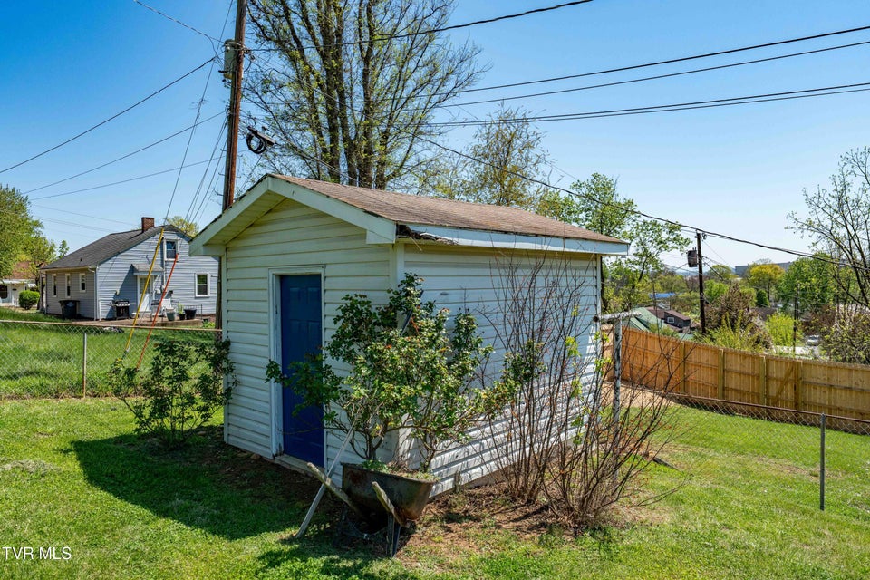 Photo #19: 533 Bellvue Avenue