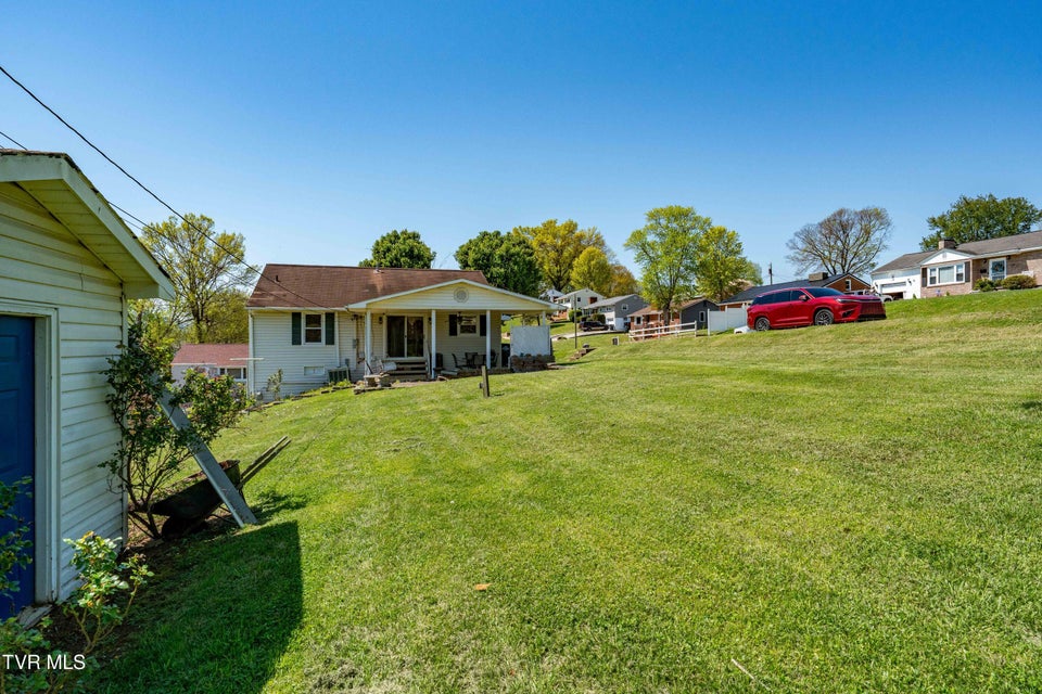 Photo #21: 533 Bellvue Avenue