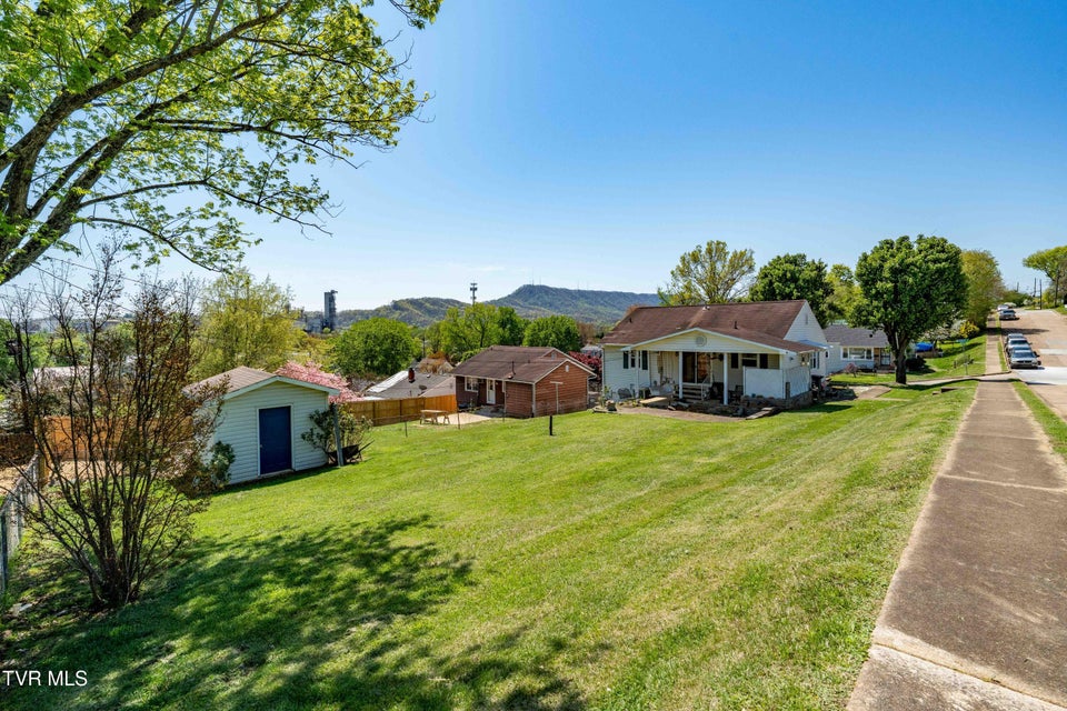 Photo #23: 533 Bellvue Avenue