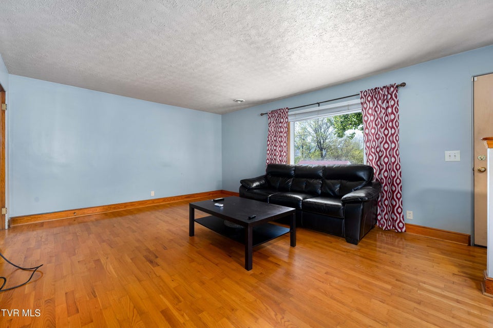 Photo #26: 533 Bellvue Avenue