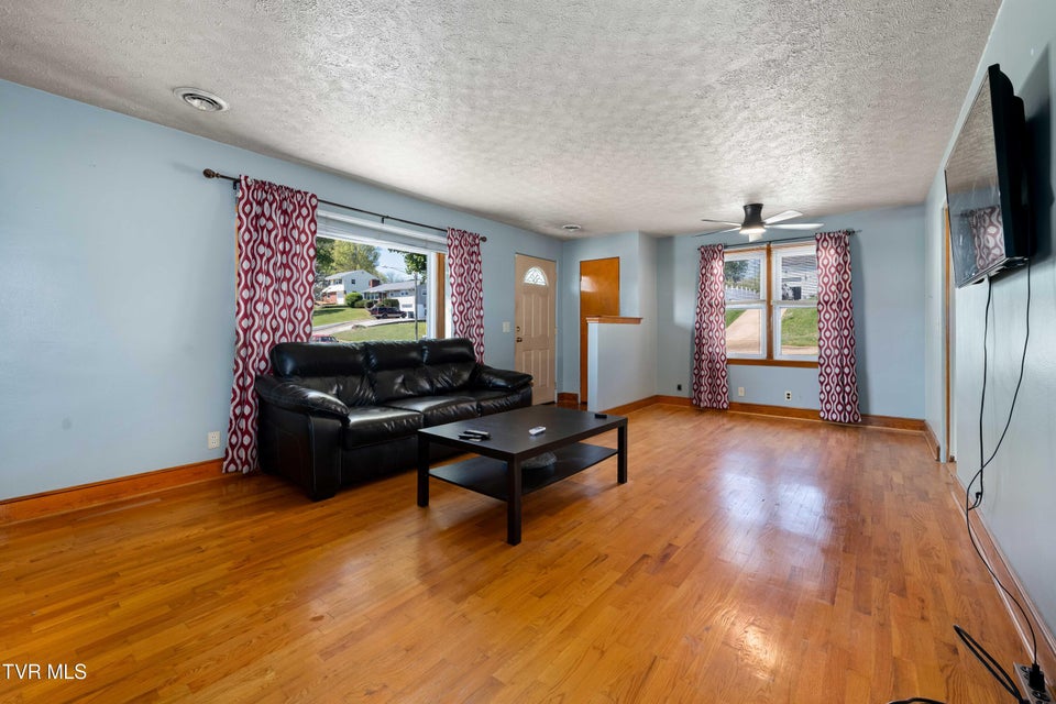 Photo #27: 533 Bellvue Avenue