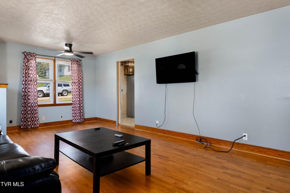 Photo #28: 533 Bellvue Avenue