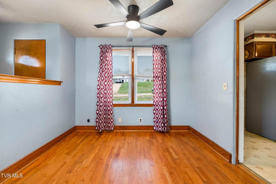 Photo #29: 533 Bellvue Avenue