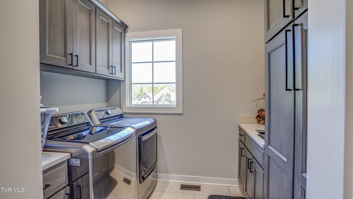 Photo #38: 295 Sanctuary Court