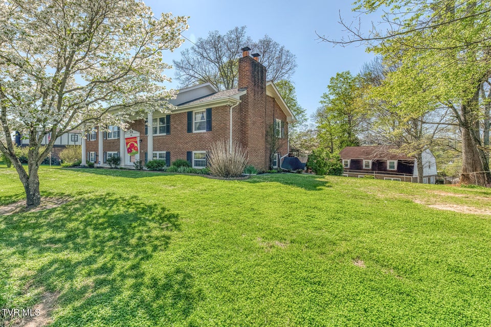 Photo #6: 908 Meadow Lane