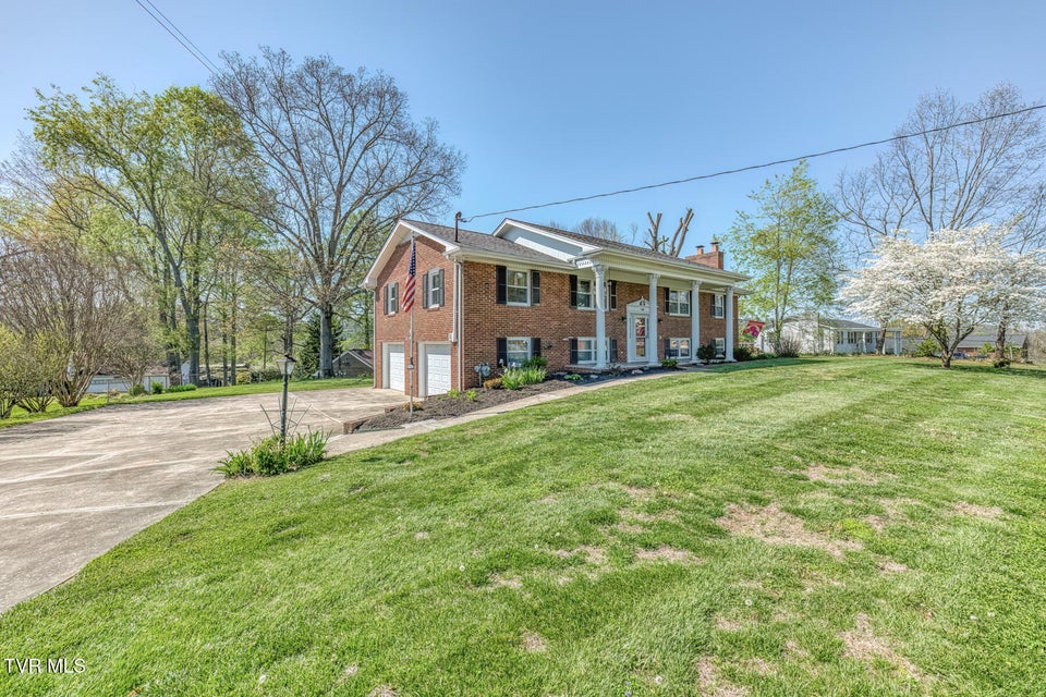 Photo #4: 908 Meadow Lane