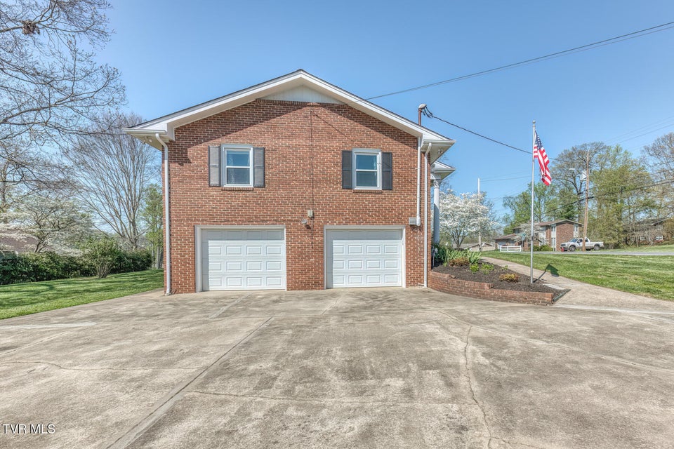 Photo #62: 908 Meadow Lane