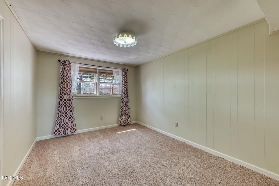 Photo #42: 908 Meadow Lane