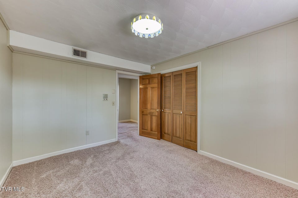 Photo #43: 908 Meadow Lane