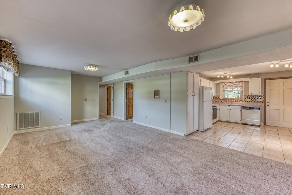 Photo #37: 908 Meadow Lane