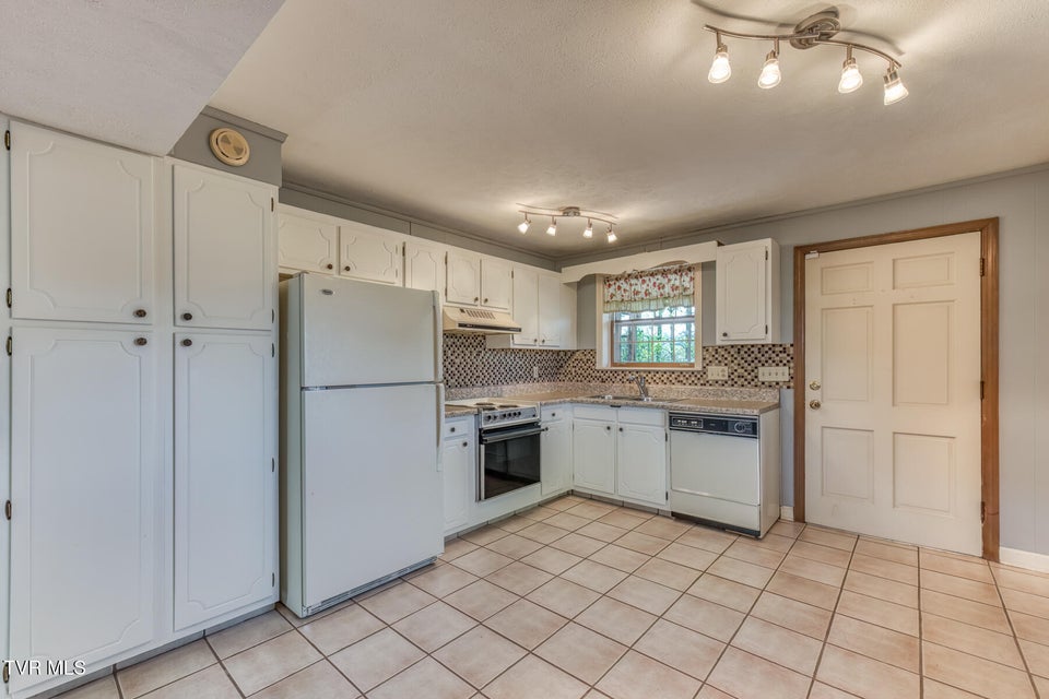 Photo #38: 908 Meadow Lane